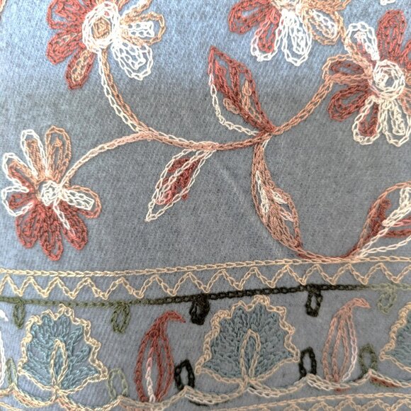 Embroidered Cashmere shawl wrap for women - Gray - Gift for her 🎄🎁 - Picture 7 of 7